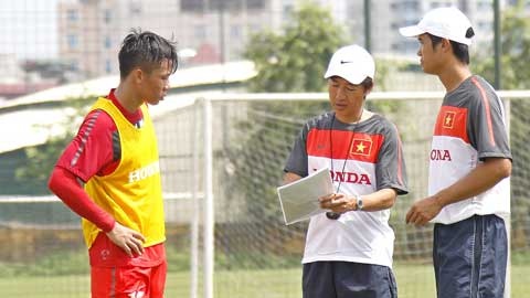 Doi tuyen Viet Nam thua Sinh vien Nhat Ban 1-3 hinh anh