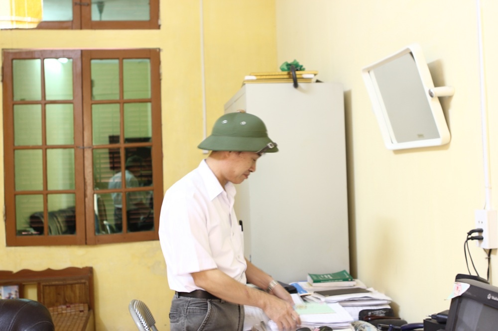 ... và tranh thủ ra về để buổi chiều cổ vũ con trai.