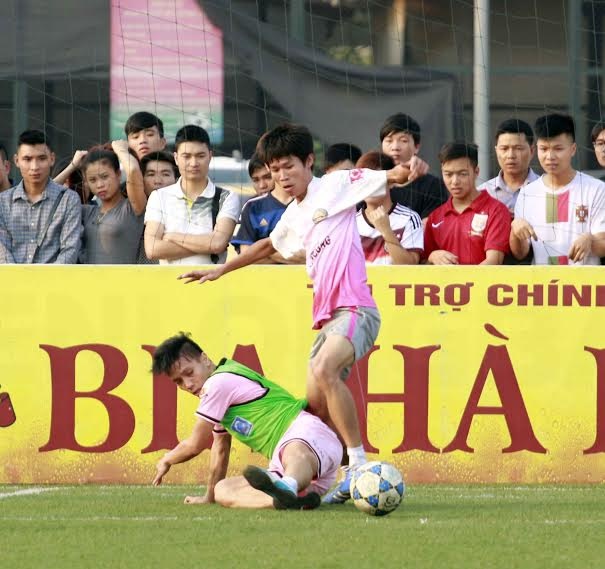 Ngọc Duy cũng đóng góp 2 bàn trong chiến thắng 4-3 của Tin lớn & Anh em.