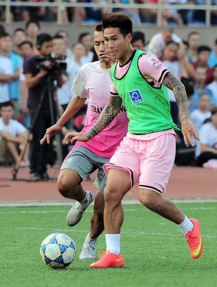 Quốc Long trong màu áo Tin lớn & Anh em