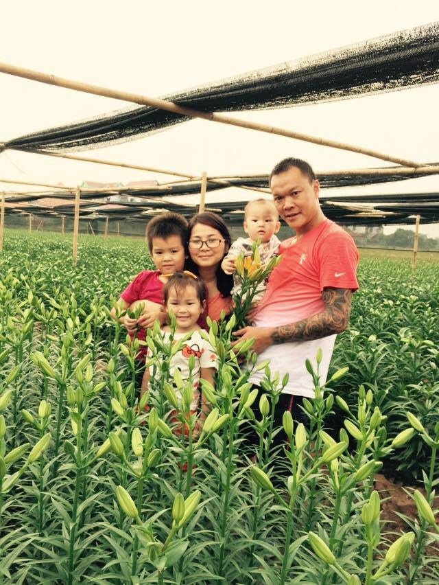 Trong khi đó, do đã từ giã đội tuyển quốc gia còn CLB Hà Nội T&T chưa tập trung trở lại nên thủ môn Dương Hồng Sơn đã có một ngày trọn vẹn bên gia đình.