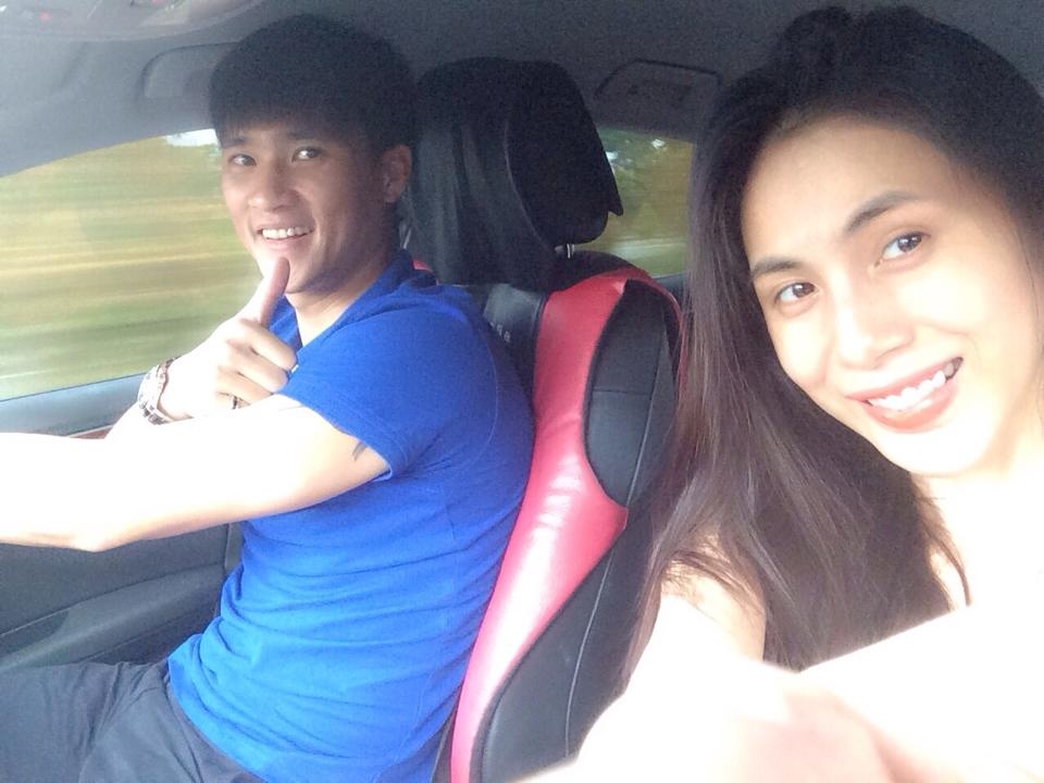 Trở về Việt Nam sau chuyến tập huấn tại Nhật Bản, Công Vinh tất bật với việc ký hợp đồng