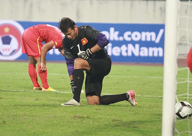 Phong độ sa sút cả trong màu áo CLB lẫn đội tuyển Việt Nam, bị CLB Sài Gòn Xuân Thành thanh lý hợp đồng sau những sai sót khó tha thứ
