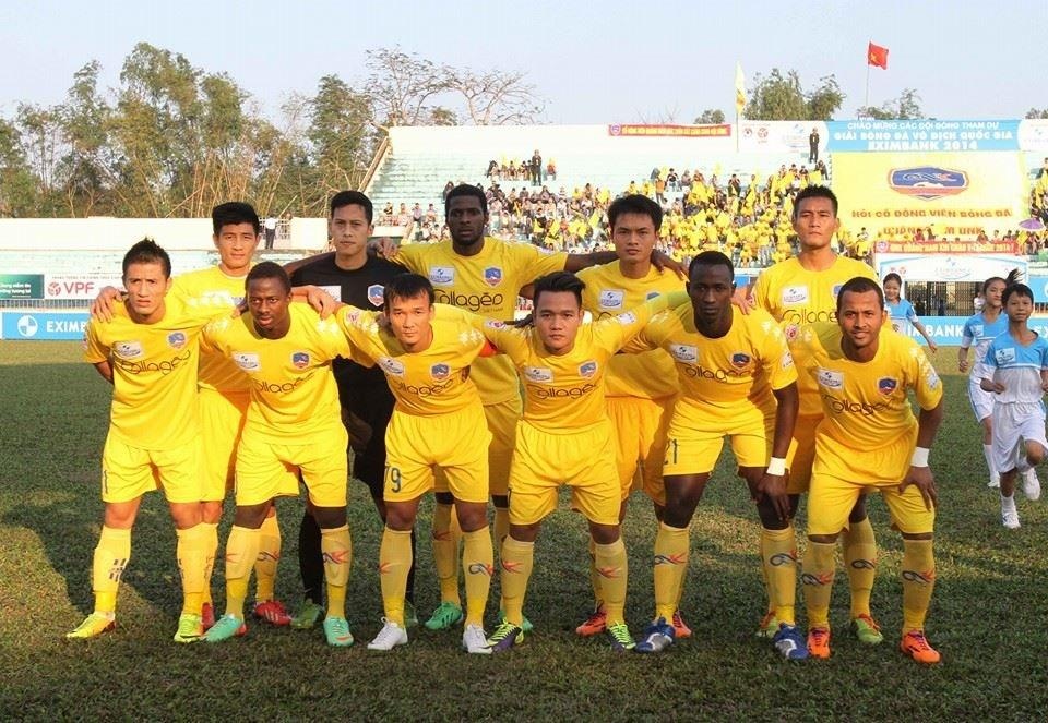 Cau thu V.League bi trom lay sach iPhone luc dang ngu hinh anh