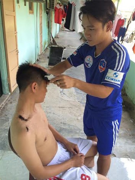 Khu nhà ở của các cầu thủ QNK Quảng Nam đã xuống cấp rất nhiều. Ảnh: FBNV