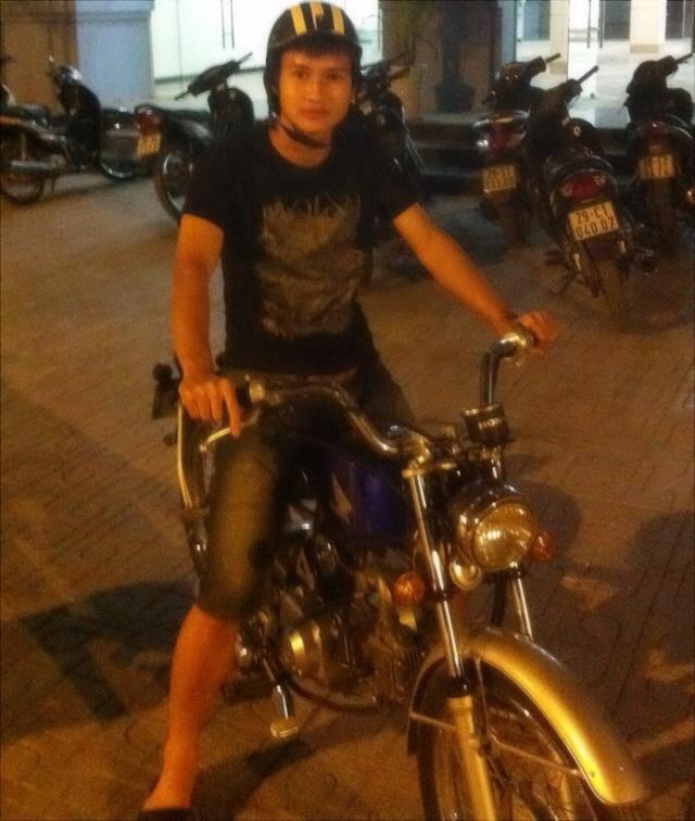 Cầu thủ Đình Thắng bị trộm lẻn vào lấy mất điện thoại, máy tính bảng và 2 triệu đồng khi đang ngủ trong phòng.