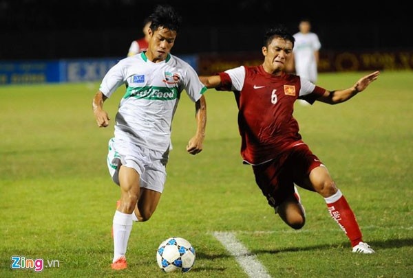 U19 HAGL đã thể hiện sức mạnh vượt trội so với thế hệ đàn anh trong màu áo U21 báo Thanh Niên.