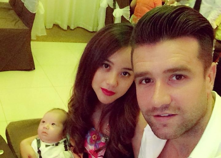 DJ Myno va trung ve Ha Lan rang ngoi hanh phuc ben con trai hinh anh