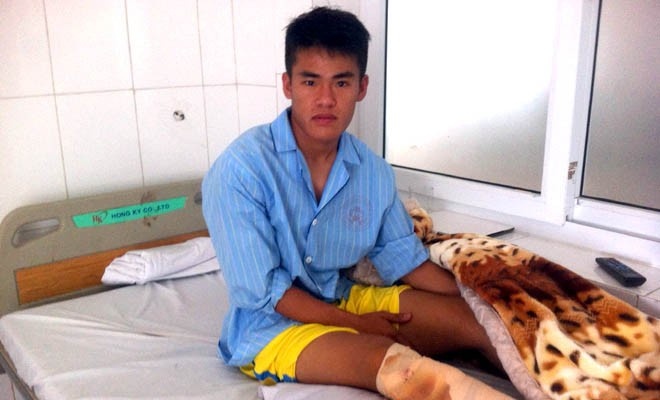 Cau thu bi dap gay gap chan duoc 'tai sinh' hinh anh