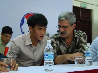 Ngoài khả năng chuyên môn, HLV Calisto còn là bậc thầy về nghệ thuật khích lệ cầu thủ.