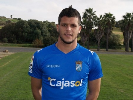 Trung vệ Alvaro Silva được đào tạo bài bản và từng có quãng thời gian thi đấu tại La Liga.