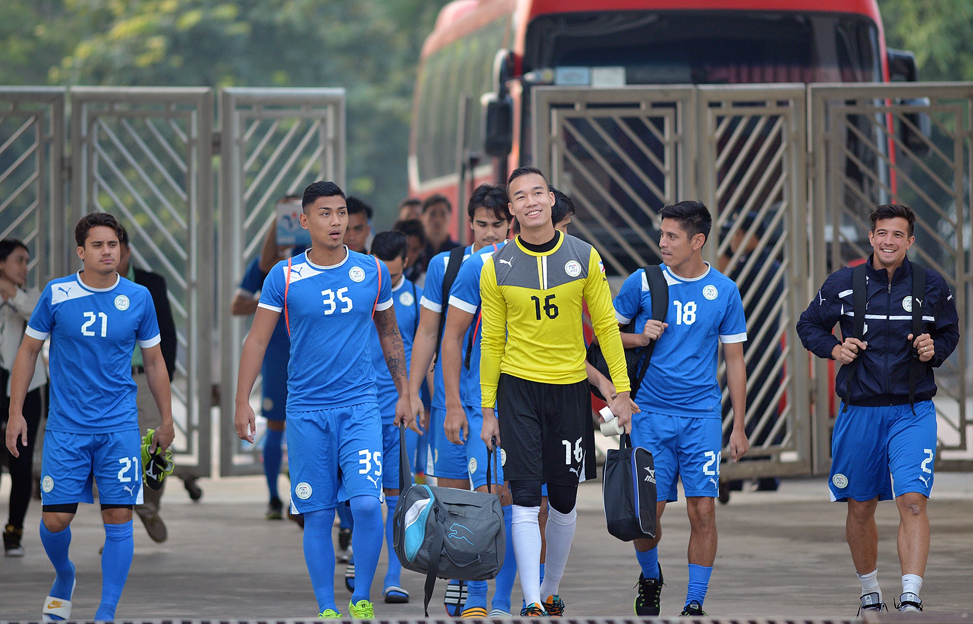 Trung ve La Liga chua gop mat cung doi tuyen Philippines hinh anh