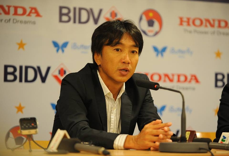 BLV Ta Bien Cuong: ‘HLV Miura cao tay hon HLV Riedl’ hinh anh