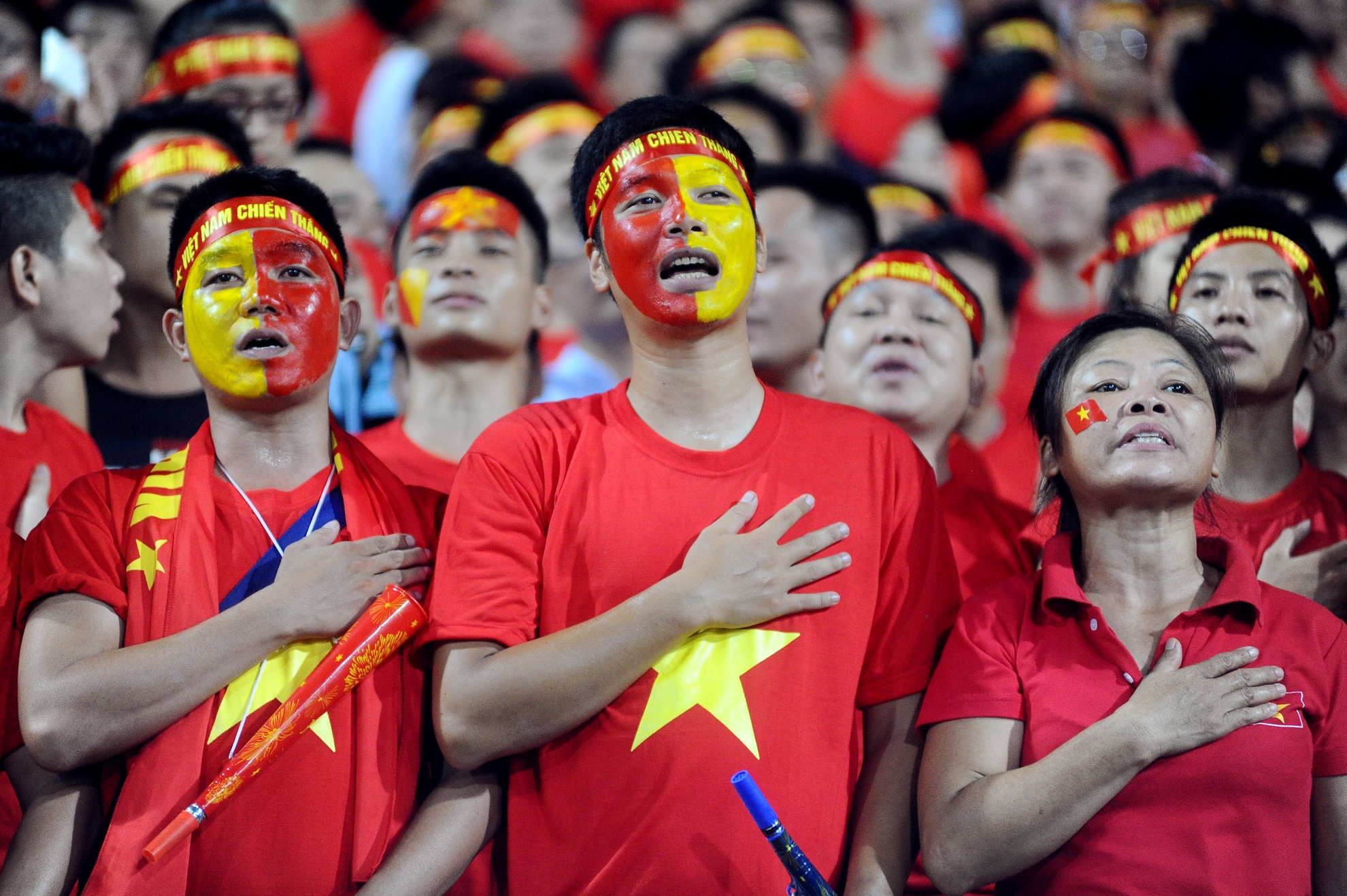 Fan Viet yeu U19 nhung khong ruong ray DTVN hinh anh