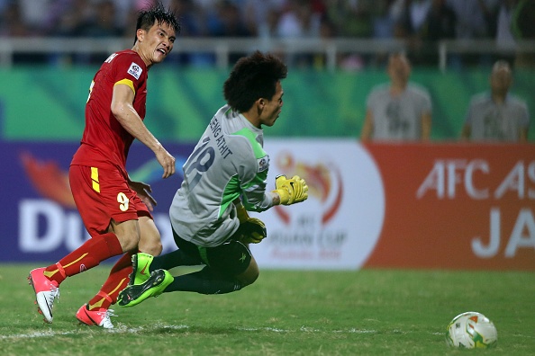 Cong Vinh tang Thuy Tien mon qua sinh nhat dac biet hinh anh