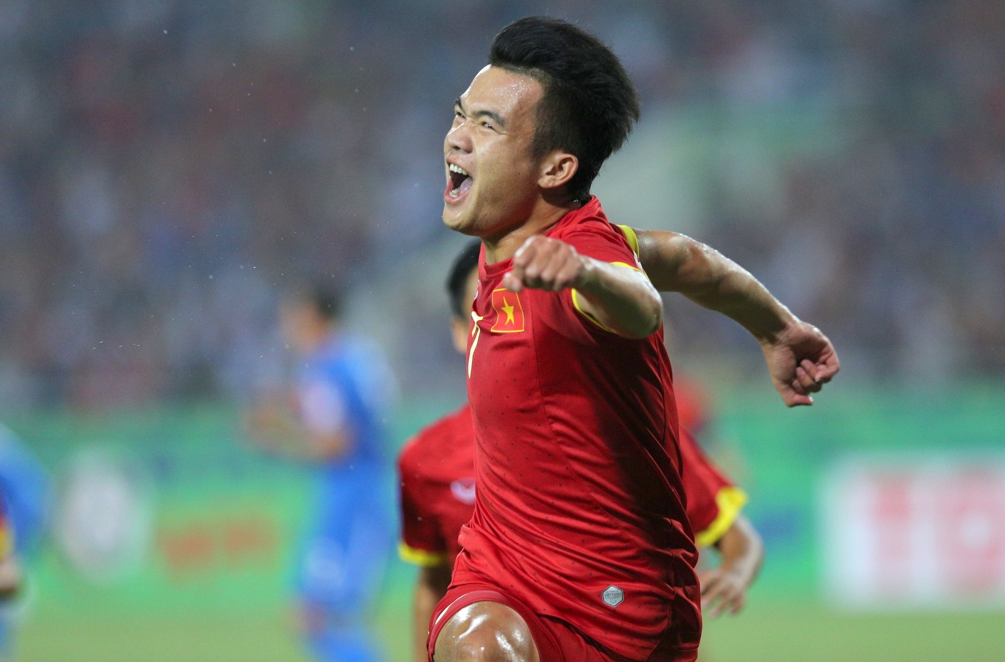 Nguoi hung DTVN tang sieu pham mong ong qua nguy kich hinh anh