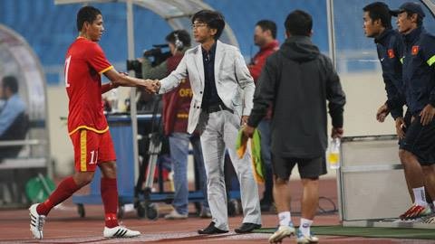 Lần duy nhất HLV Miura mặc vest trắng, đội tuyển Việt Nam đã phải nhận thất bại rất kho hiểu.