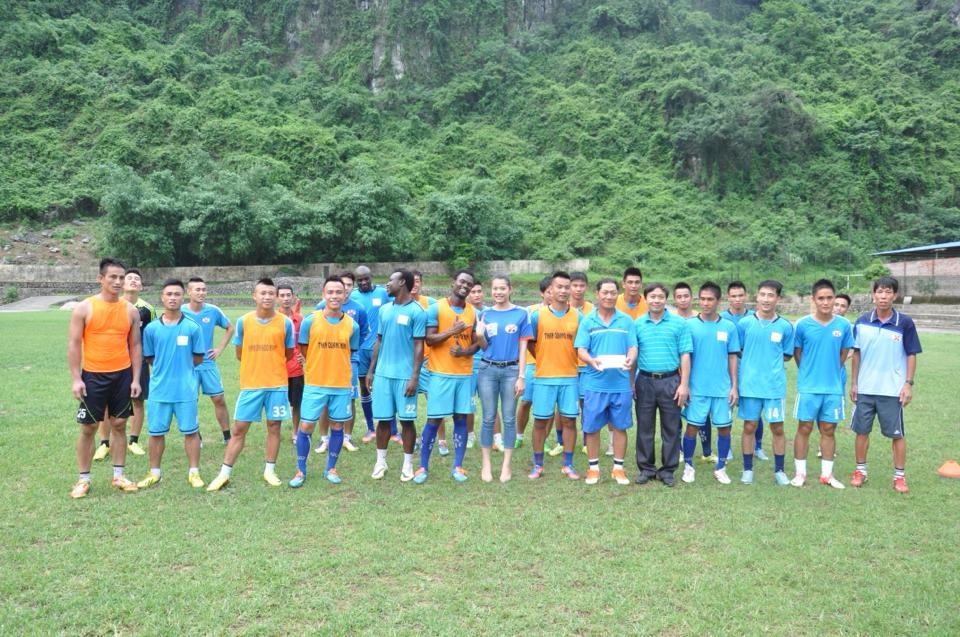 Đỗ Thị Huệ là thành viên của Hội cổ động viên CLB Quảng Ninh.