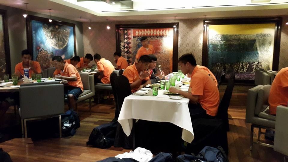 DT Viet Nam thanh thoi dung bua toi o khach san 5 sao hinh anh