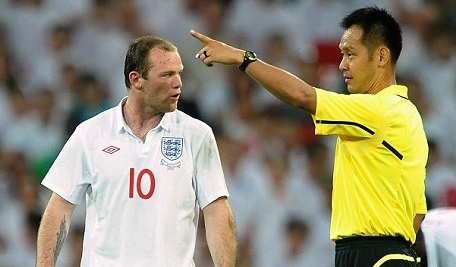 Trong tai Nhat cam coi tran ban ket VN - Malaysia hinh anh