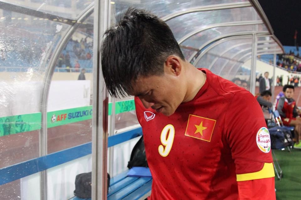 Cau thu DT Viet Nam dong loat xin loi nguoi ham mo hinh anh