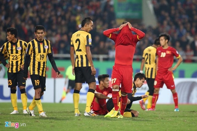 Đội tuyển Việt Nam chìm trong bầu không khí u uất sau thất bại trước Malaysia.