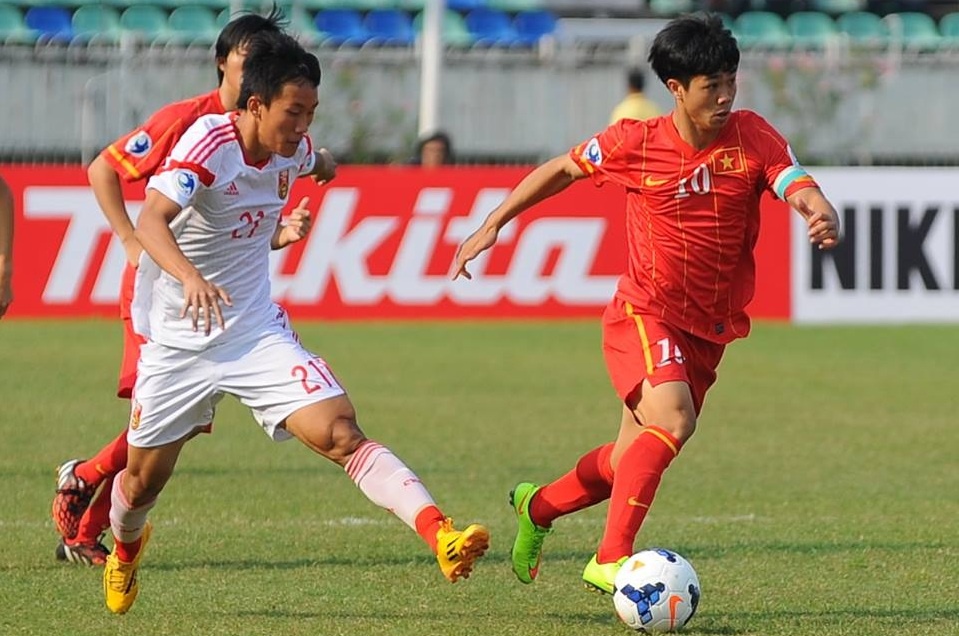 Hong Quan hao huc da cap voi Cong Phuong tai U23 VN hinh anh