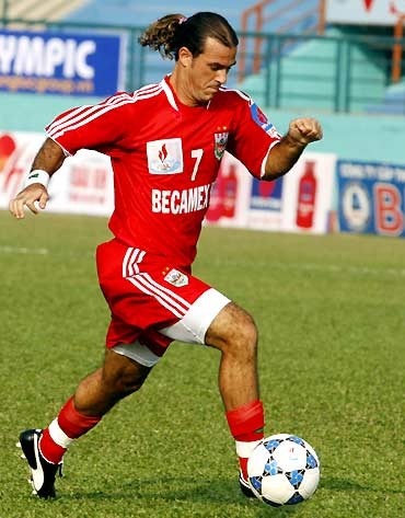 Kể từ khi xuất hiện tại Việt Nam năm 2005, tiền đạo gốc Brazil luôn nằm trong số các chân sút xuất sắc nhất trên cỏ nội