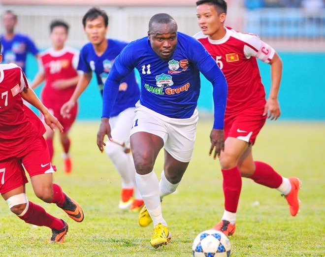 Với thành tích ghi 17 bàn tại V.League 2014, tiền đạo người Nigeria khiến bầu Đệ của Thanh Hóa quyết