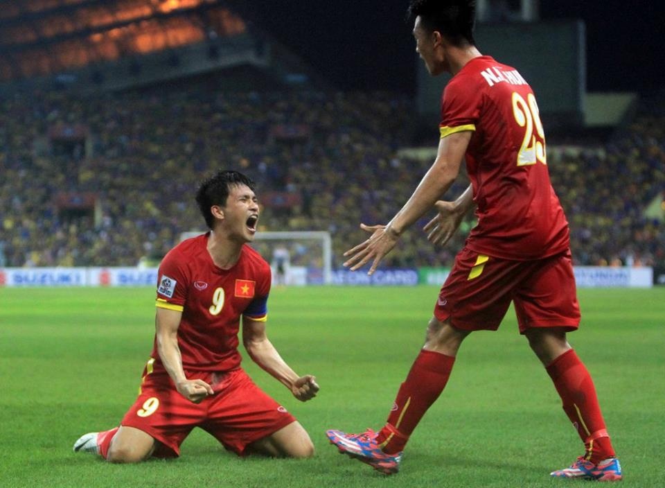 Tuyen thu Viet Nam nhan qua Noel va nam moi hon 5 ty dong hinh anh