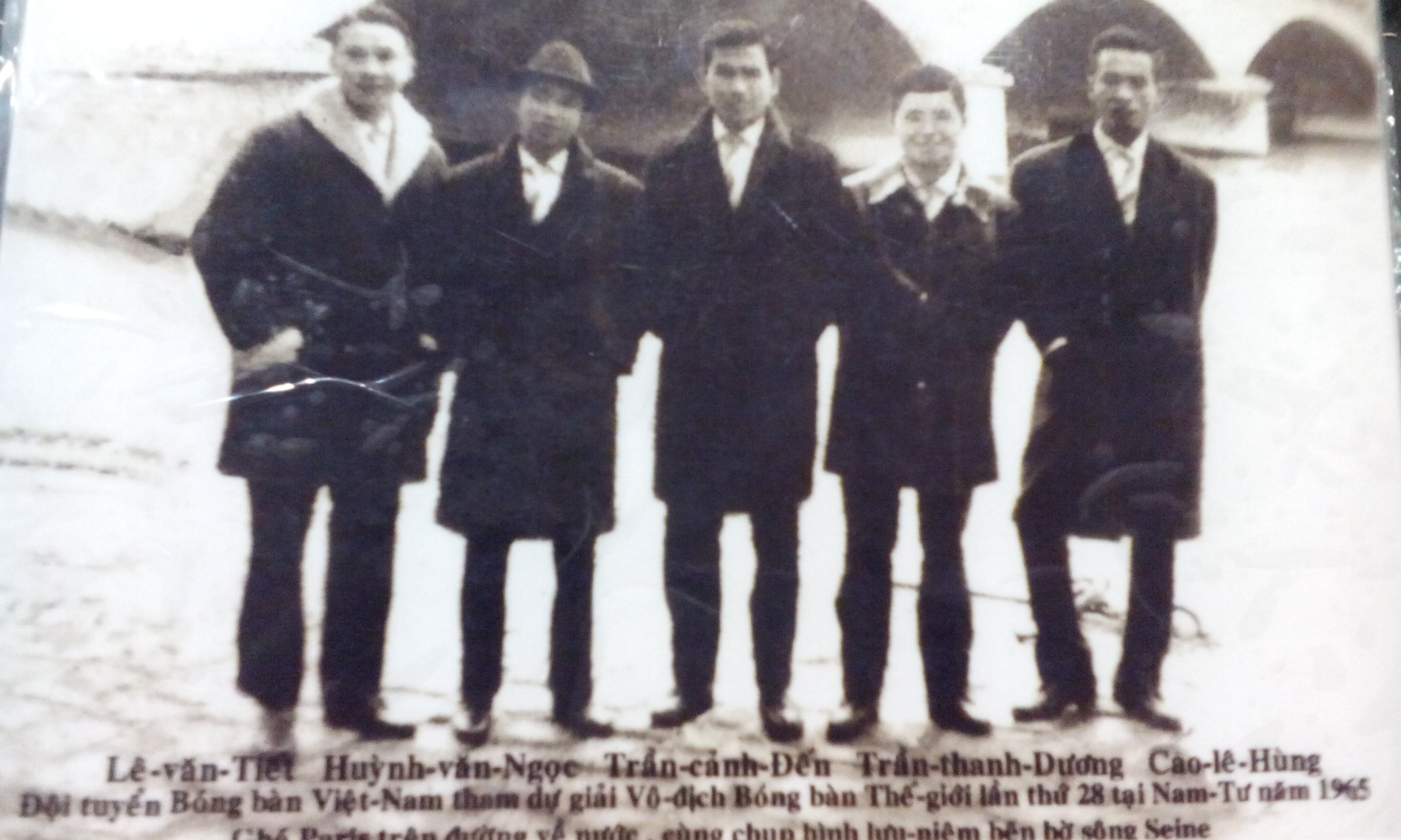 Trần Cảnh Đến (giữa)