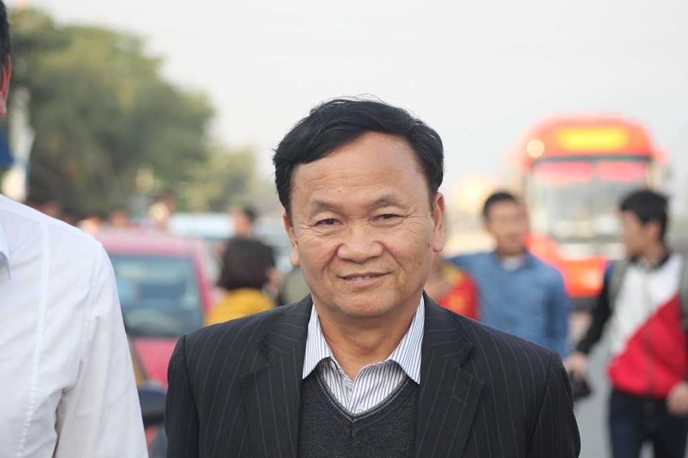 Toàn thể CLB SLNA do Tổng giám đốc Nguyễn Hồng Thanh dẫn đầu tới mừng hạnh phúc của