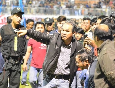 De ‘vo’ san, doi bong cua bau Duc thoat khung phat nang nhat hinh anh