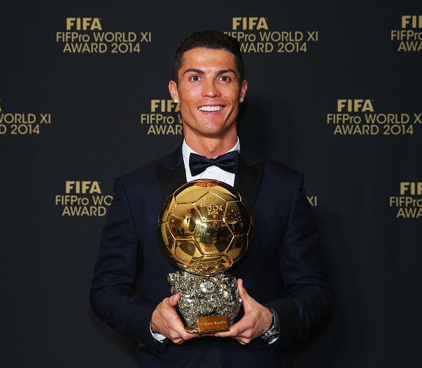 Nha bao Truong Anh Ngoc lan dau chon Ronaldo cho QBV FIFA hinh anh