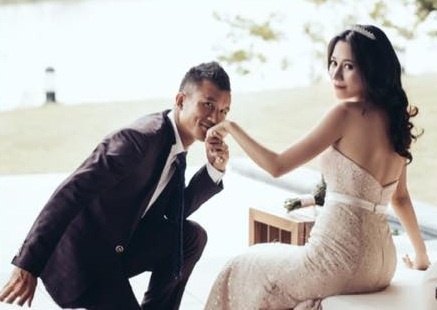 Co dau xinh nhu dien vien dien anh cua sao V.League hinh anh