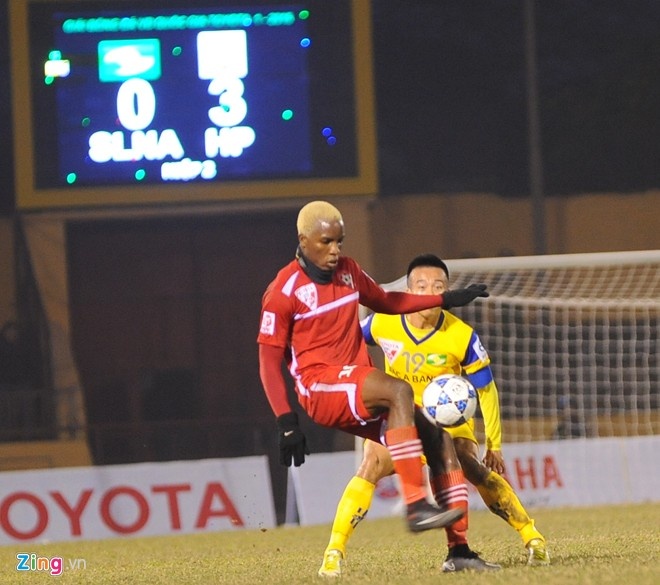 Tiền đạo Stevens năm ngoái còn không trụ lại được tại đội hạng Nhất Hà Nội.