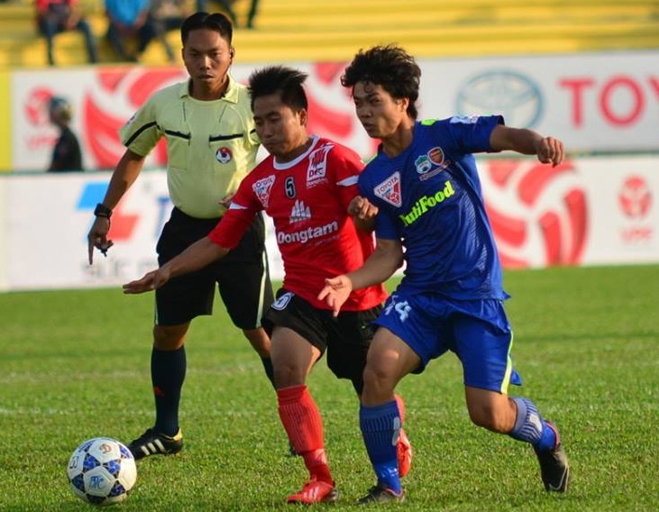 Bau Duc kho chieu mo cau thu da cap voi Cong Phuong hinh anh
