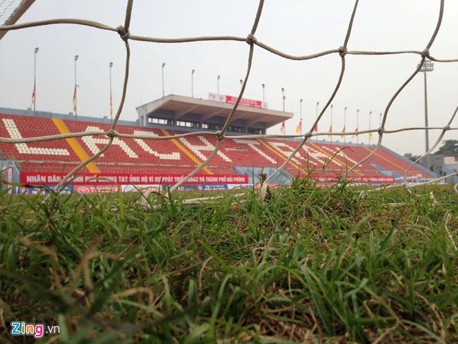 Nếu chỉ trồng lại cỏ và không có sân tập riêng, mặt sân Lạch Tray vẫn sẽ xuống cấp rất nhanh.