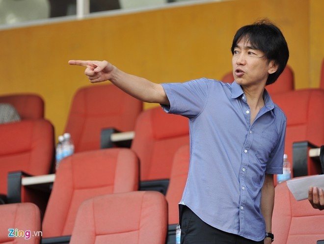 HLV Miura vẫn quyết định không theo dõi trực tiếp Công Phượng cùng đồng đội thi đấu. Ảnh: Tùng Lê