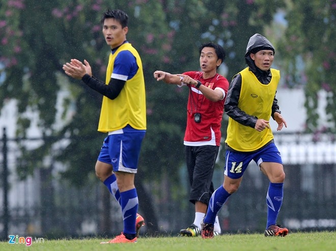 Tấn Tài (phải) vẫn chưa thể thi đấu trận nào sau chấn thương tại AFF Cup 2014. Ảnh: Tùng Lê
