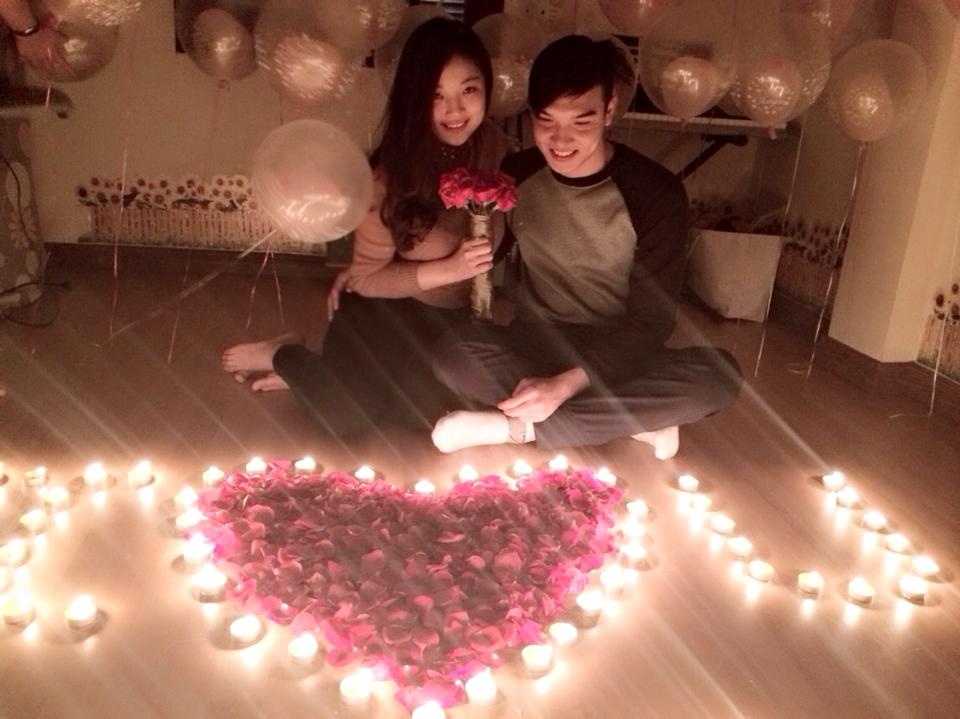 Ban gai xinh dep lam sinh nhat lang man cho trung ve DTVN hinh anh