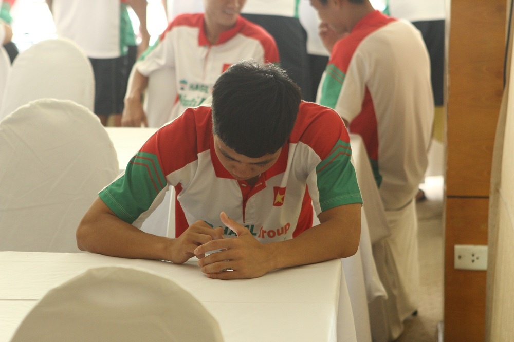 Công Phượng từng khóa tài khoản Facebook vì muốn tập trung thi đấu. Ảnh: Hoàng Minh