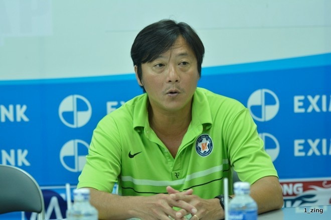 HLV Lê HUỳnh Đức đang mệt mỏi với phong độ kém thuyết phục của Đà Nẵng. Ảnh: Tùng Lê