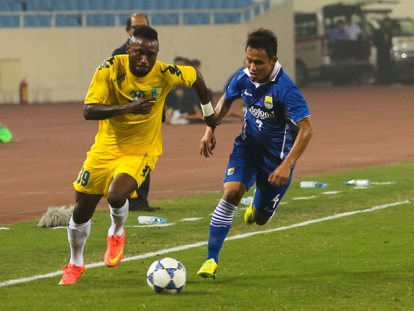 A quan V.League vui dap duong kim vo dich Indonesia hinh anh