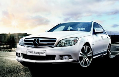 Sao V.League mua xe Mercedes tang vo ngay Valentine hinh anh