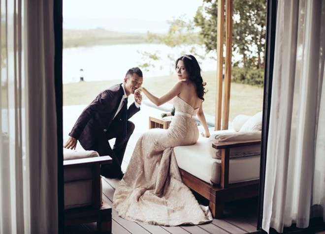 2 năm cũng là quãng thời gian tiền vệ Tiến Thành và bà xã tương lai Trà My tìm hiểu nhau để đi đến quyết định gắn bó cả cuộc đời.