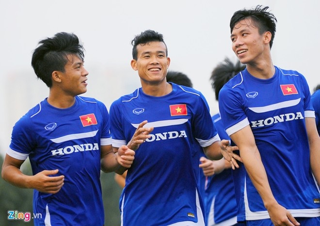 Những cầu thủ như Ngọc Hải (phải), Thanh Hiền (giữa)