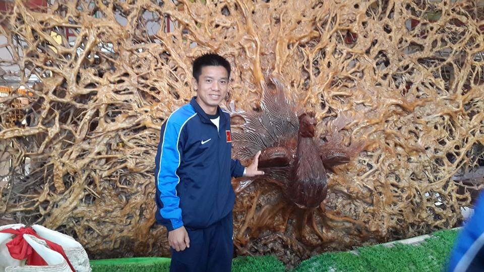 HLV Lưu Danh Minh của U15 Việt Nam. Thời còn thi đấu, anh là cầu thủ của đội Đường sắt Việt Nam.