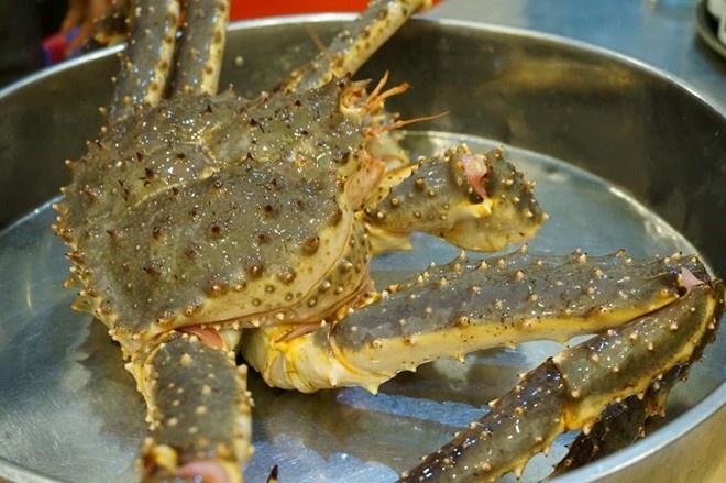 Cua hoàng đế có giá 4,3 triệu đồng/kg. Ảnh: Mạnh Thắng