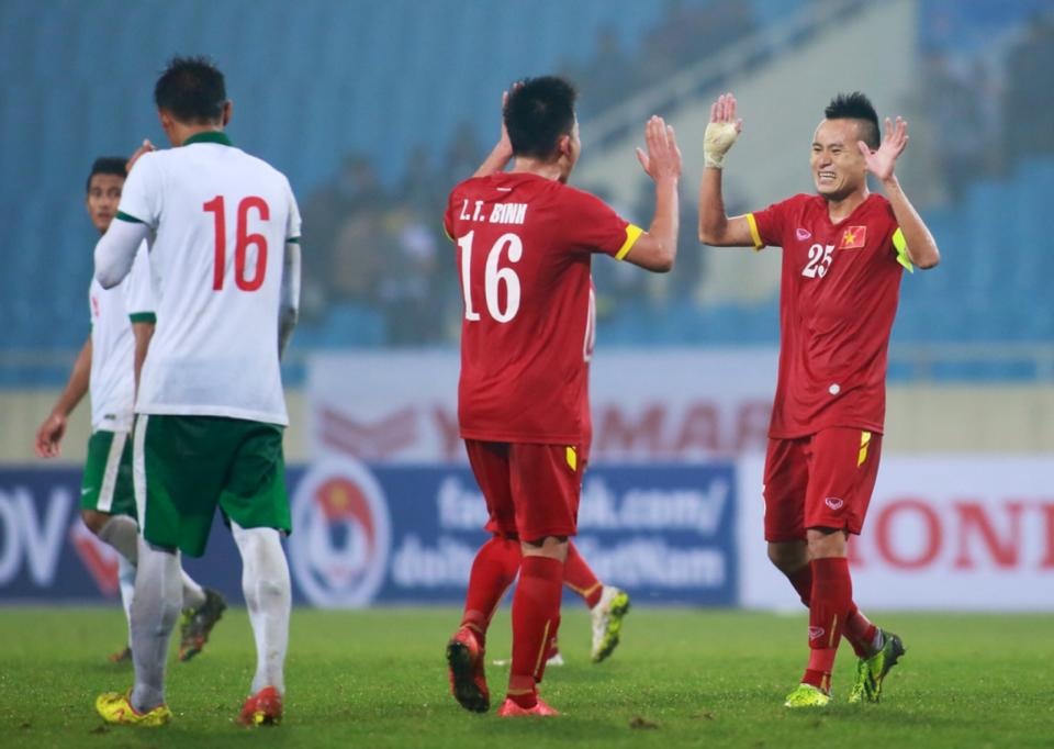 HLV Miura chỉ tạm hài lòng với các cầu thủ Olympic Việt Nam. Ảnh: tuấn Mark